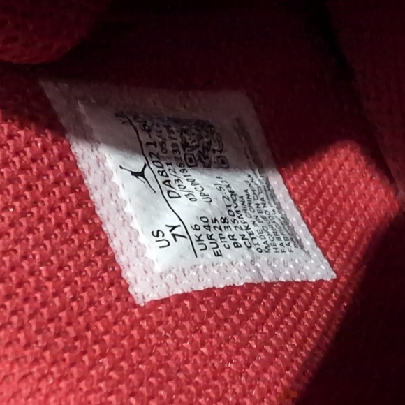 Jordan Max Aura 3 University Red Sneakers - Picture 7 of 9